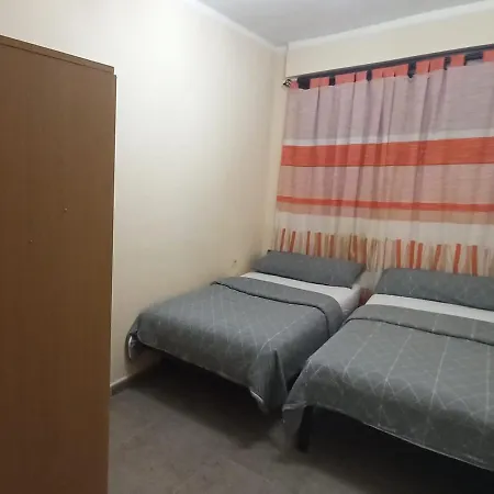 Los Cristianos,room In A Shared * أرونا